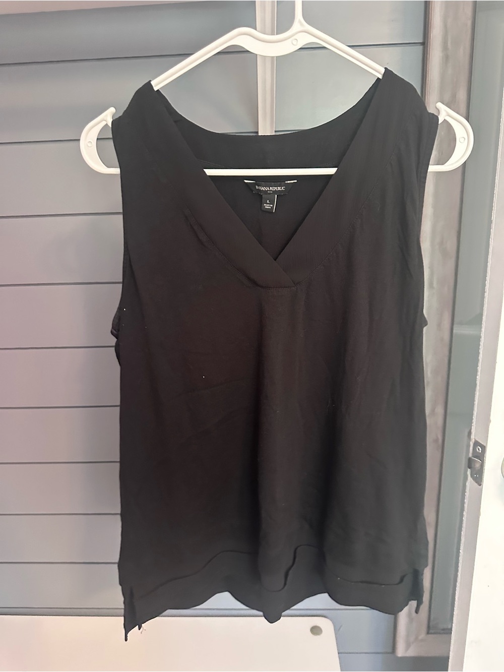 Banana Republic Cream Satin Sleeveless Button-Up Top - Picture 5 of 5